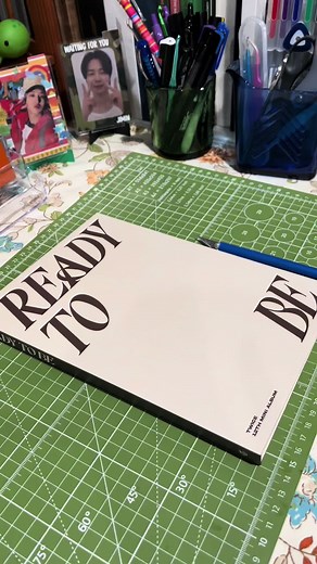 Now that I know more about how albums are constructed, i had the skill (and the confidence!) to widen the spine on this album so that it could fit the ring mechanism. I love how it turned out! #kpop #albumrecycling #albumrepurpose #photocardcollector #photocardbinder #twice