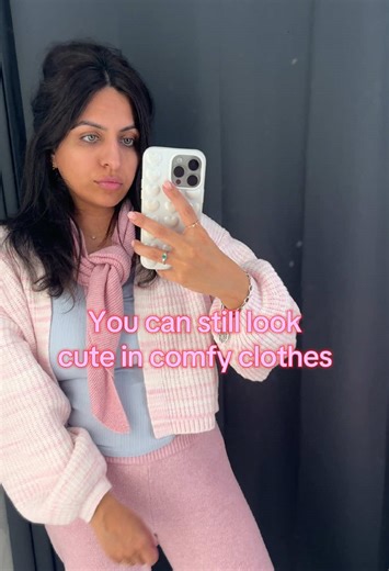 Who said cozy is frumpy. You can make cozy clothes stylish too. Triangle scarf and blue top: @H&M Sweater: @Old Navy Pink sweater pants @Gap #pinkoutfit #torontostyle #torontowardrobestylist #torontoinfluencer #cuteoutfits