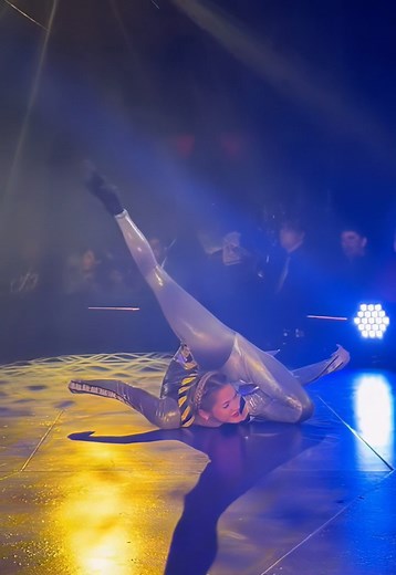 @contortica on Instagram: "More details below 👇 . . . Extreme Contortion Circus🐍 . . . . . . . Artist : Emerald @emeraldgordonwulf Production : @bigapplecircus . . . . #contortiontraining #backbend #ballet #rhythmicgymnastics #yoga #contortionist #flexibility #flexiblewomen #backbend #cheerleader #oversplits #contortion #needle #flexible #rubberngirl #ballerina #cheerleading #gymnastics #model #gymmotıvatıon #yogagirl #bendy #bendygirl #emeraldcontortion"