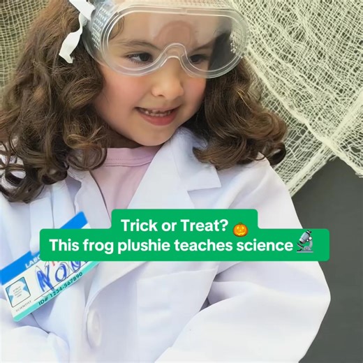 This spooky season 🎃 make science fun 🔬 (and cuddly 🐸💚) with pretend play! Learn about organs 🫀🫁 with the cutest frog plushie from KiwiCo! | KiwiCo
