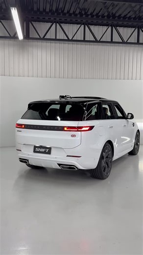 Shift.Mauricio Sousa on Instagram: "- RANGE ROVER SPORT AUTOBIOGRAF 2025 - COR “OSTUNE WHITE” - TETO NA COR “PRETO BRILHANTE” - FATURADA EM DEZ/25 E COM GARANTIA “LAND ROVER” ATÉ DEZ/28 - MOTOR 3.0L INGENIUM TURBO À GASOLINA COM 400 CV + MOTOR ELÉTRICO DE 218 CV: POTÊNCIA TOTAL COMBINADA DE 550 CV - CÂMBIO ZF 8HP COM PADDLE SHIFT - TRAÇÃO INTEGRAL SOB DEMANDA - ASSENTOS REVESTIDOS EM COURO NA COR “BEGE”, DETALHES EM PRETO, AQUECIMENTO, VENTILAÇÃO, MASSAGEM, AJUSTES ELÉTRICOS E MEMÓRIA - ASSENTOS