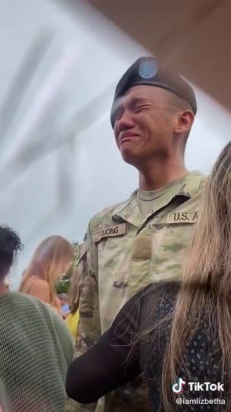 He didn’t know we were coming to see him #basictraininggraduation #basictraining #fortbenning #surprise #military #goarmy #militarytiktok