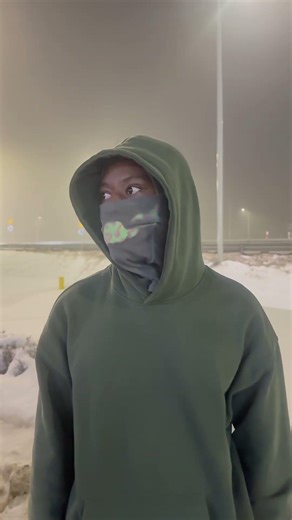 Watch how this mask changes colour with heat🤯😮‍💨 #viralvideo #pyralwear #heatreactive