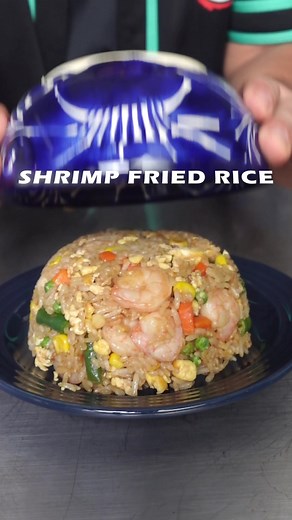 Super easy Shrimp 🦐 fried rice 🍚 you can make #easyrecipe #comfortfood #chinesefood #cooking #friedrice