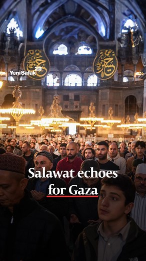 🇹🇷🕌 During times of war or emergency, Turks have traditionally recited Salawat, a practice dating back to the Ottoman era. In the wake of the devastating Gaza attacks, the venerable Hagia Sophia Mosque resounded with a solemn Salawat, commemorating the lost souls. #Türkiye #HagiaSophia #Ayasofya #Gaza #Salawat #OttomanTradition #TurkishCustom #Crisis #Memory #GazaVictims | Yeni Şafak