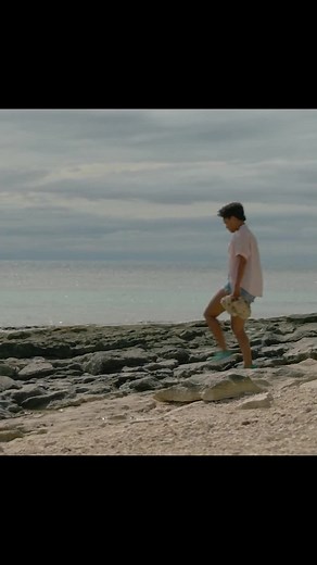 Woman stranded on deserted island by shipwreck is attacked by monster.#foryou #film #😰