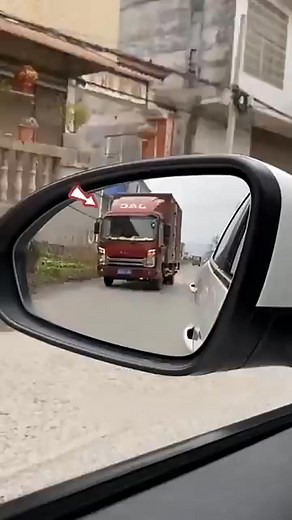 91K views · 1K reactions | How to measure the distance between the vehicles? #cartips #drivinginstructor #driving #drivesafe #roadside #driving #driver | Driving Hacks | Facebook