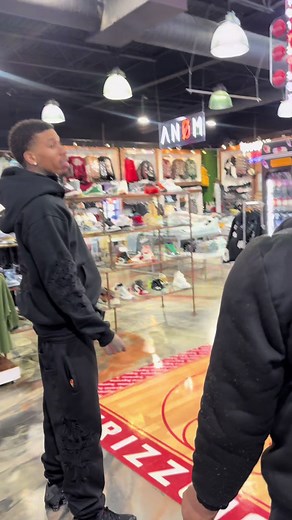 NLE Choppa said “lemme shoot my shot real quick…” 🎯😭 1 outta 5… y’all think he made it or folded under pressure?? 👀 Meta glasses on, whole moment recorded like a movie 🎥 #ShootYourShot #SuperiorShop #NLEChoppa #POVContent #ViralMoment
