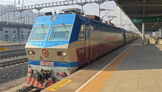 咸阳西唯一普速｜8376次（长武-西安）进咸阳西站3站台 本务西局西段SS7D0035