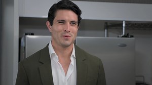 Nora y Ricardo tienen los ojos puestos en sus enemigos ✨ ¡Todo esto y más en #DiseñandoTuAmor! De lunes a viernes a las 4:30 p. m. MEX #ConLasEstrellas | Diseñando Tu Amor