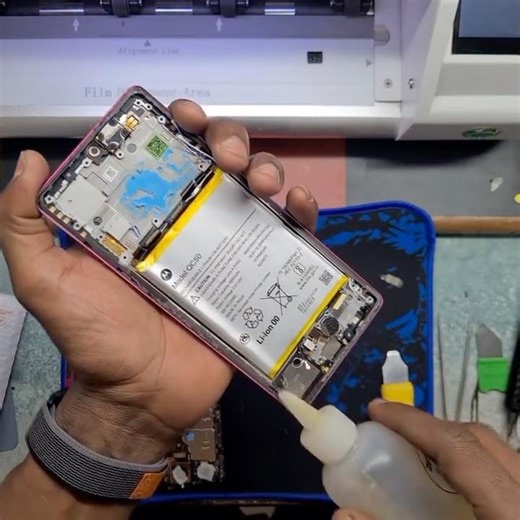 Motorola Phone Battery Blast 💥 |Real Accident Caught on Camera #youtubeshorts #ytshorts #shortvideo