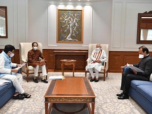 Maharashtra Chief Minister Uddhav Thackeray, who met Prime Minister Narendra Modi in Delhi, had asked for 10 minutes of face-time with him, sources say. Read here: https://www.ndtv.com/india-news/uddhav-thackeray-in-delhi-to-meet-pm-modi-2458804 | NDTV