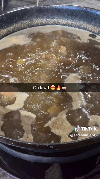 Home made cracklins, fried pork belly, and clean rendered lard with two of my favoeite people today. I loved learning the process to making thr perfect, soft, crunchy cracklins! Of course it was #skynyrdonfullblast and #tammyonfullblast @Cornbread Cowboi it was your kind if sunday!