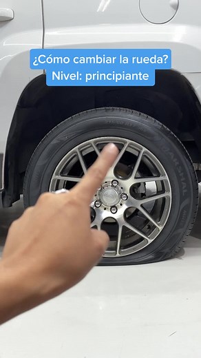 No te volvés a quedar varado por no saber cambiar la rueda después de ver nuestro reel 😎🙌 #kavakar