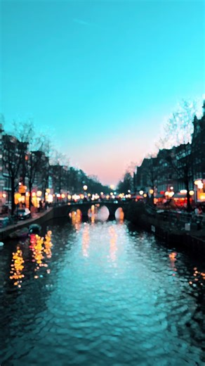 Petite précision. Je vois que certaines personnes observent la situation géographique avec beaucoup d’attention. Je tiens donc à vous rassurer : tout est parfaitement logique. Il existe simplement deux types de voyageurs. Ceux qui suivent leur plan. Et ceux qui laissent le plan vivre sa propre vie. Personnellement, j’entre dans une troisième catégorie :😂😂😂 celle qui annonce une destination avec beaucoup d’assurance… et qui laisse ensuite l’univers s’occuper des détails. Jusqu’ici, l’univers a