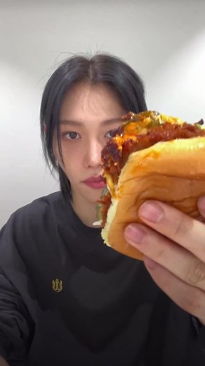 Felix Stray Kids Eating Fancam: ASMR Experience