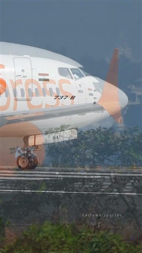 A stunning close-up view of the Boeing 737 max8 in action ✈️