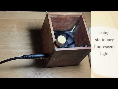 Low-pitch light-controlled synth drone