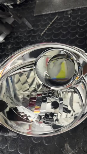 Щоб встановити лінзи на Juke, довелося добряче підганяти винос лінзи в маску, щоб все виглядало як по заводу 🔧 Показую процес роботи і точне вирівнювання. #lp_autolab #nissanjuke #ретрофіт #заміна_лінз #автосвітло