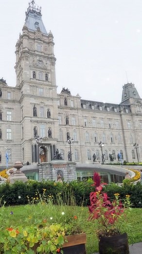 63K views · 1.7K reactions | Parlement du Québec ⚜️ #villedequebec #vieuxquebec #VisitQuebec #August2025 #summer2025 #dailypost #beautifuldestinations | Quebec Zone | Facebook