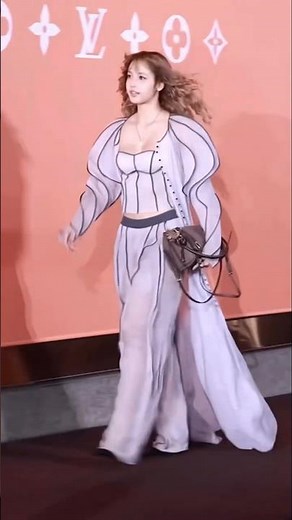 Lisa model walk 🔥 #lisa#blackpink