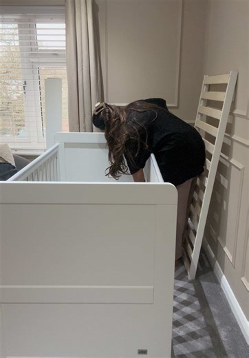 Building the Mamas & Papas Hampden Cot at 39 Weeks