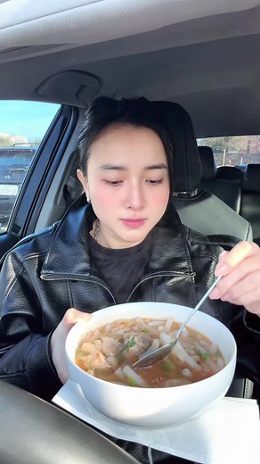 Một Ngày Của Thợ Nail Xuyên Bang: Hành Trình Thay Đổi