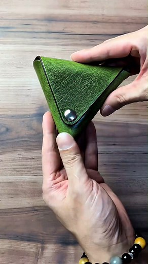 147K views · 2.2K reactions | Crafting a Stylish Leather Triangle Coin Pouch, Tempesti IBIZA  #asmr #leathercraft #coinpouch #fblifestyle | Torross Leather Craft | Facebook