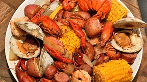 Popular seafood boil in Chicago named 'Best Seafood' in Illinois by Yelp