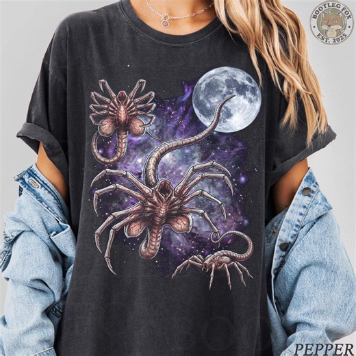 Vintage Alien Facehugger Moon 90s Washed Graphic T-shirt, Retro Sci Fi Horror Galaxy Cosmic Creature Tee, Alien Movie Lover Gift - Etsy