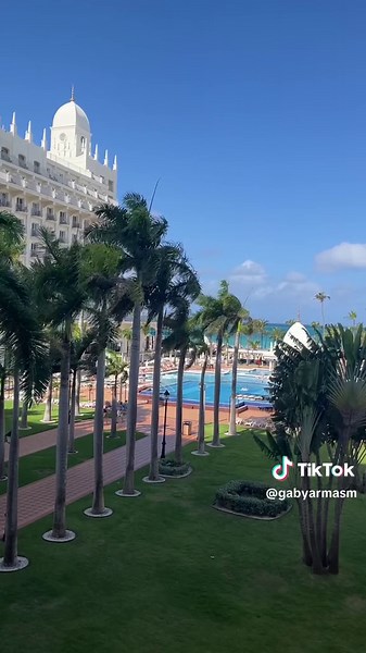 Explore the Luxurious Riu Palace Aruba