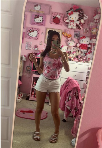 Styling an Outfit Based on Your Nails: GDWM Outfit Ideas