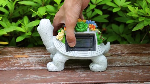 RICHIE Womens Gifts Solar Turtle Statues for Garden Decor, Outdoor Sculptures for Clearance Lights for Outside Lawn Ornaments Porch Patio Balcony Yard Home - Birthday Easter Gifts for Mom Grandma