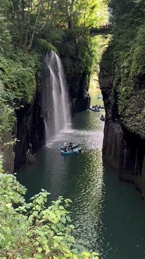 🇯🇵 A moment in Takachiho Gorge waterfall 🌊 Japan hidden gem 타카치호 협곡 高千穂峡