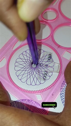 So satisfying spirograph drawing 😍. #shorts #satisfying #spirograph #ytshorts #2024