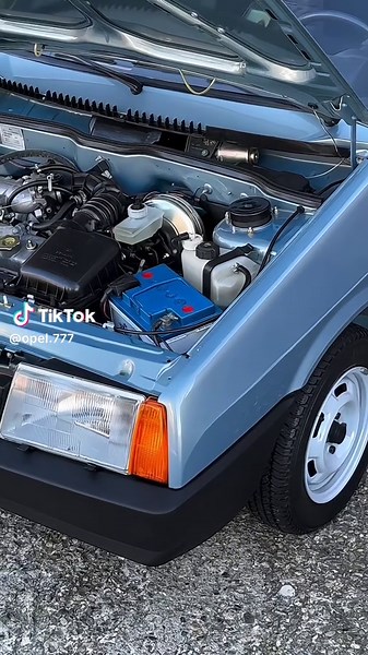 V6 Engine Overview: Classic Car Engine Bay Details