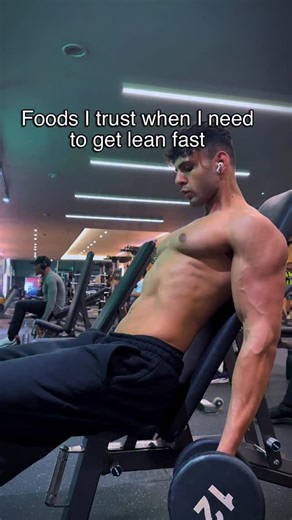 Ray | Fitness & Training on Instagram: "FOODS I TRUST WHEN I NEED TO GET LEAN FAST 🔥 (This is what actually works when calories are low) When fat loss slows down, it’s not willpower — it’s food choice. These keep hunger down, protein high, and progress moving 👇 🥩 Lean meats – chicken breast, turkey, 5% beef High protein = muscle stays, cravings drop 🍳 Egg whites Pure protein, almost no calories. Cheat code. 🥔 Potatoes More filling than rice or pasta. Eat more, weigh less. 🥣 Low-fat Greek y