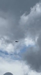 🇷🇺✈️ Russian Su-34 Fighter-Bomber Crashes — Navigator Reportedly KilledA Russian Su-34 fighter-bomber crashed earlier today, with initial reports pointing to mechanical failure as the cause. Military observer Status-6 noted that only the front landing gear had deployed before the crash, while the main gear appeared jammed, likely leading to the aircraft’s uncontrolled descent.According to Russian media, the aircraft’s navigator died following a failed ejection. Reports state he became trapped 