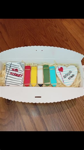 Back to school 📚 Wherever you go, go with all biscuits! #cookiesoftiktok #biscuit #decoratedcookies #homemadecookies #cookiesofinstagram