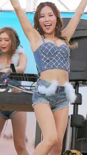 巨乳のダンサーに注目【CYBERJAPAN】ビーチ #水着 #shorts