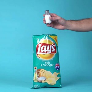 Salz Essig = ❤️ Deine neue Lieblingssorte Lay's Salt & Vinegar ist da! Jetzt probieren! #lays #lebenachdeinemgeschmack | Lay's Deutschland