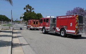 【街拍出警】洛杉矶消防局 救护5号与泵车5号响应医疗救助事件（2022年7月23日）_哔哩哔哩_bilibili