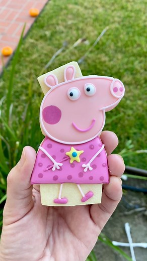 ARCHIVE 2021- Hand Cut Peppa Pig🐷 🐽 Have you ever hand cut a cookie?! I only do it if it’s either a very small order and I don’t want to invest in the cutter (aka I don’t think I’ll ever make them again) OR if it’s something very unique and hard to find! #Peppapig #pigcookies #peppa #Handcut #handcutcookies #oneofakind #ThrowbackThursday #archives #cookiedecorating #cookievideo #cookiedecoratingvideo #royalicing #wetonwet #pig #pigcookies #3rdbirthday #birthdaytheme #peppapigtheme #girlsbirthd