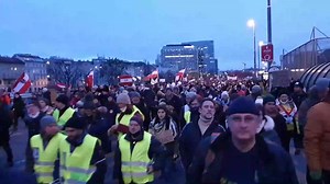 27K views · 3.3K reactions | Ein Video Rückblick auf den Demo Samstag 4.12.2021 in Wien Zehntausende Menschen in einem endlosen Demozug - Heldenplatz - Ring - Platz der Menschenrechte Eine Stunde und dreißig Minuten ( im Schnelldurchlauf) - unendlich viele Menschen - für Grund- und Freiheitsrechte in Österreich. | MFG Österreich - Menschen Freiheit Grundrechte | Facebook