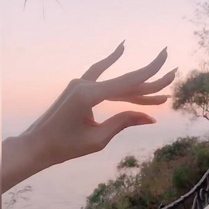 This young dancer aims at perfection: even her fingers can dance gracefully in traditional Chinese style. | China Plus America