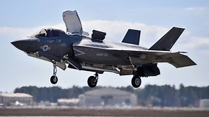 Tous les avions furtifs F-35 cloués au sol après un crash aux Etats-Unis - RTBF Actus