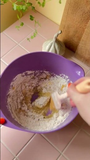 De lækreste rabarbermuffins med jordbær chokolade 🍓🧁