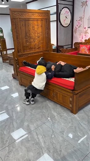 james fell down। llCarriage House wooden artist ll #cartoon #shortvideoshortvideo