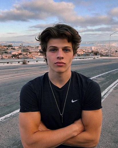 Aaron Alexander Age, Birthday, Net Worth, Wife, Bio, Wiki