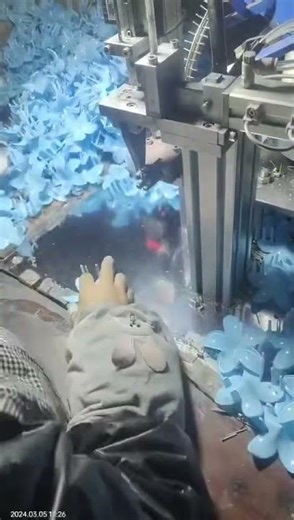 Hair clip assembly equipment